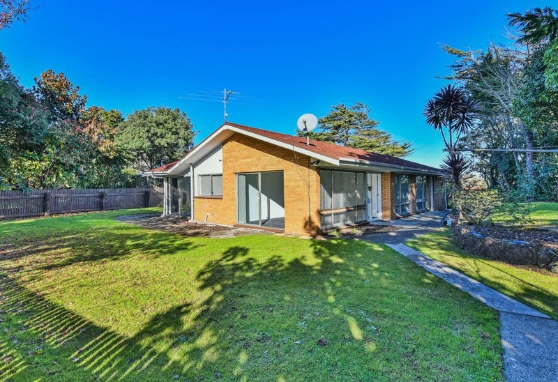 29 Balgowan Terrace, Conifer Grove, Takanini - Carousel 1