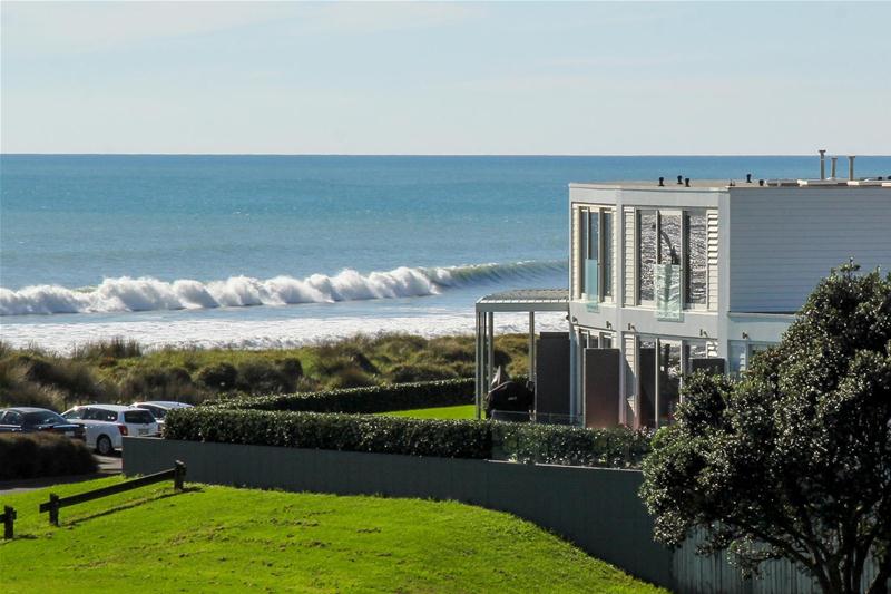 2D Nobs LINE, Strandon, New Plymouth - Carousel 1