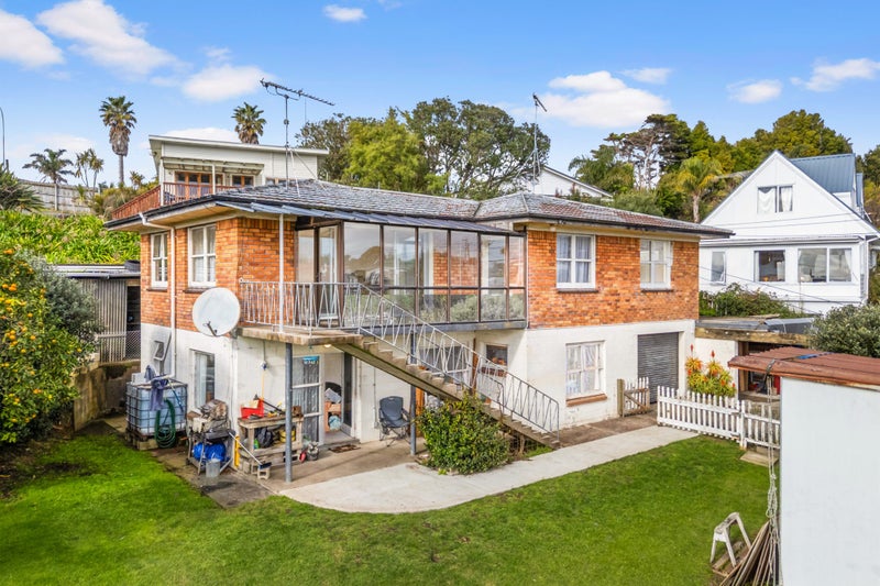 5 Pohutukawa Avenue, Red Beach, Red Beach - Carousel 1