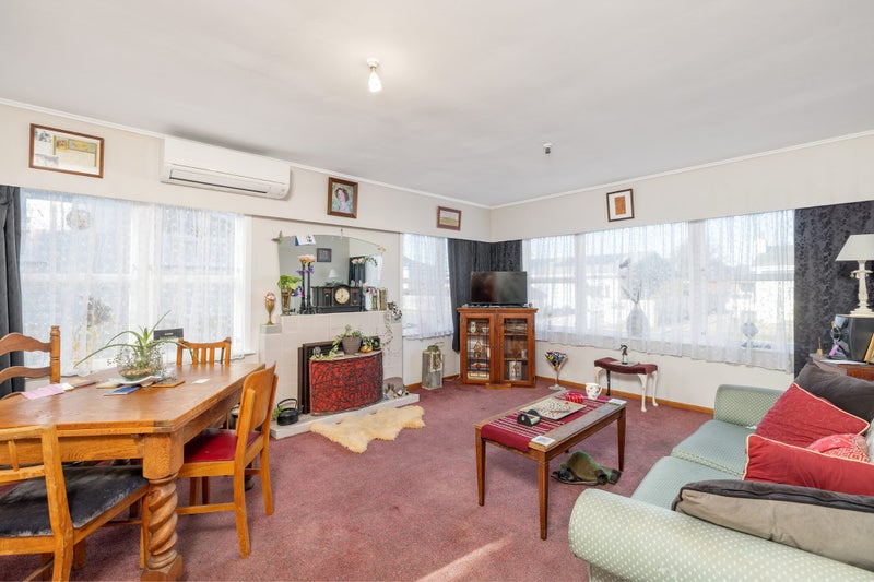 8 Bannister Court, Masterton - Carousel 2