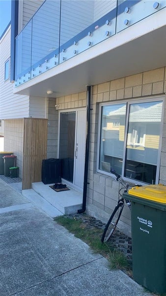 2/492 East Coast Road, Windsor Park, Auckland - Carousel 1