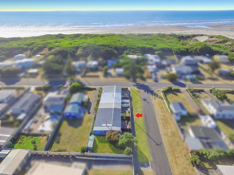 4/2 Himatangi Street, HIMATANGI BEACH, FOXTON - Carousel 18