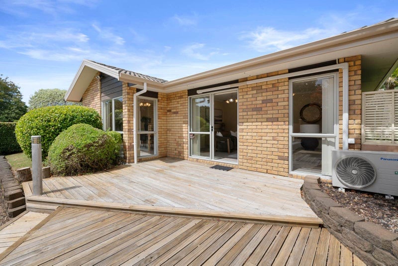 22 Vanderbilt Parade, Albany, Auckland - Carousel 2