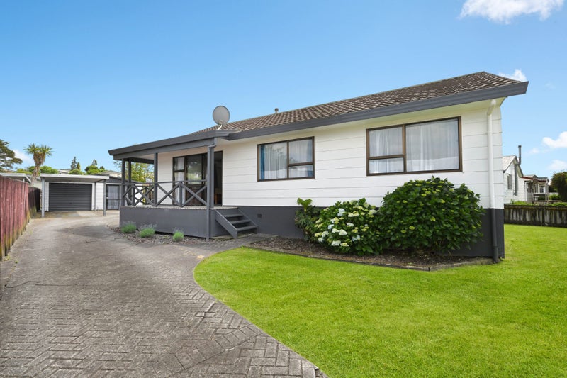 22 Lindsay Crescent, Nawton, Hamilton - Carousel 1