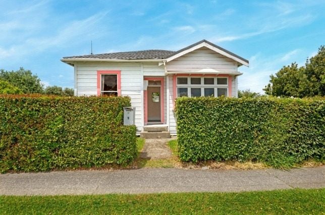 1 Willow Street, Mangapapa, Gisborne - Carousel 1
