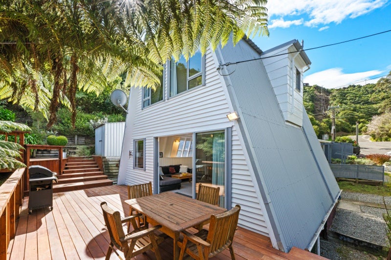 14 Arthur Crescent, Waikawa, Picton - Carousel 1