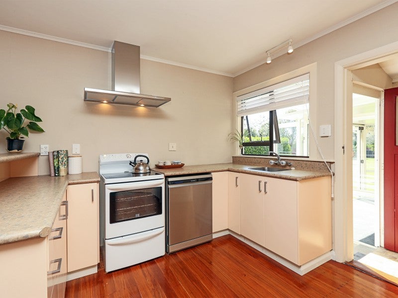 54 Jervois Road, Jervoistown, Napier - Carousel 2