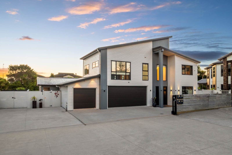 9 Wyon Way, Flat Bush, Auckland - Carousel 1