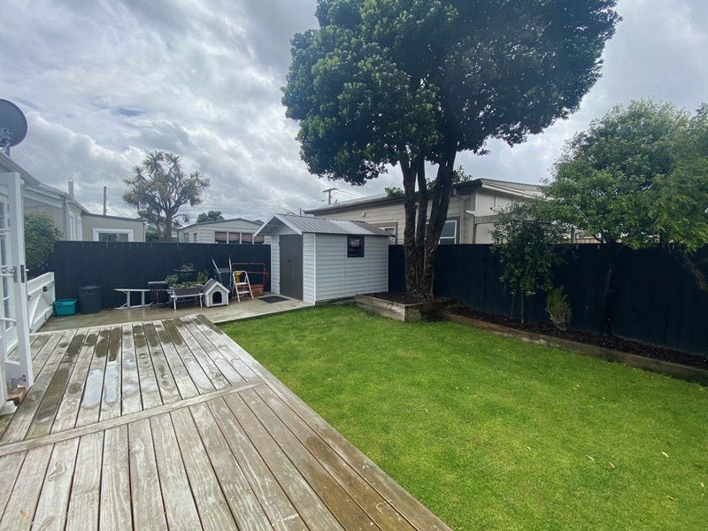 24 Cuba Street, Petone, Lower Hutt - Carousel 13