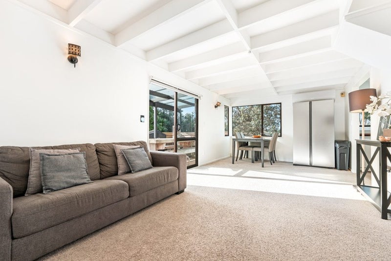 5/2 Blockhouse Bay Road, Avondale, Auckland - Carousel 2