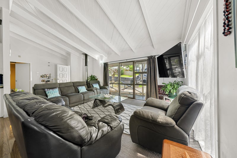 3 Flamingo Court, Goodwood Heights, Auckland - Carousel 2
