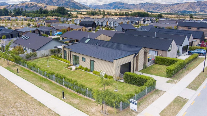 20 Mount Nicholas Avenue, Wanaka - Carousel 1