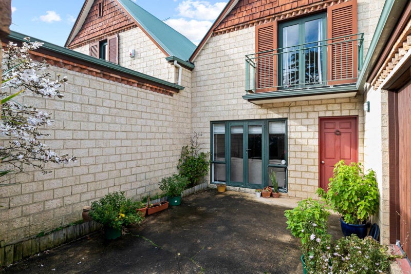 2/52 Taharoto Road, Takapuna, Auckland - Carousel 2