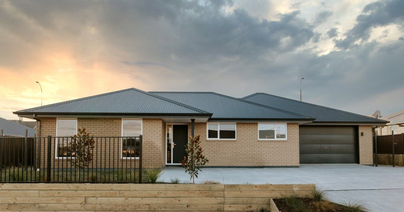 15 Royal Oak Crescent, Holmes Hill, Oamaru - Carousel 1