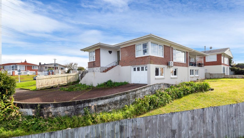 520 Glenfield Road, Glenfield, Auckland - Carousel 1