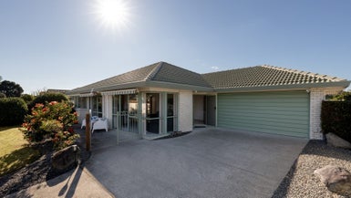 160 Pacific View Road, Papamoa Beach, Papamoa - Carousel 1