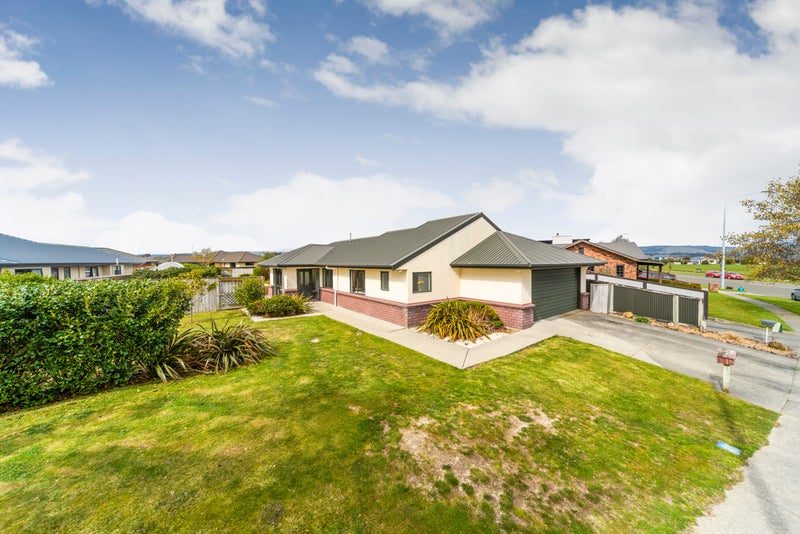 115 Schnell Drive, Kelvin Grove, Palmerston North - Carousel 1