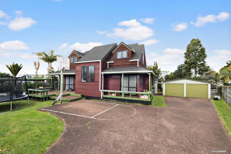 11 Pipitea Place, Massey, Auckland - Carousel 1