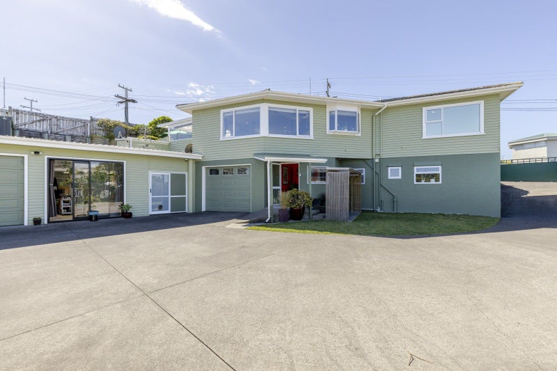 5 Scott Street, Moturoa, New Plymouth - Carousel 1