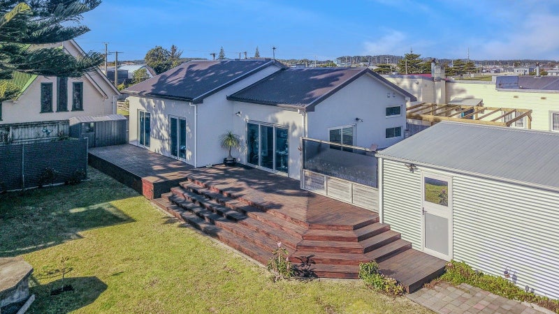 25 Hall Place, Foxton Beach, Foxton - Carousel 1
