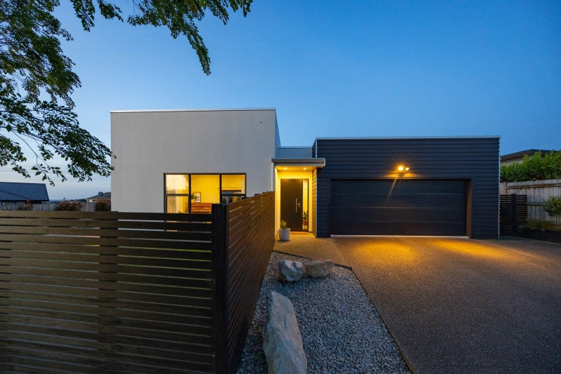 14 Monaco Grove, Fitzherbert, Palmerston North - Carousel 21