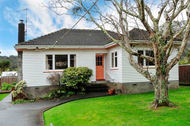 7 Tawhai Street, Stokes Valley, Lower Hutt - Carousel 1