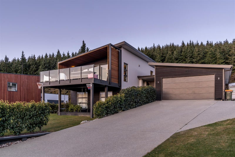 8 Edgewood Place, Wanaka - Carousel 1