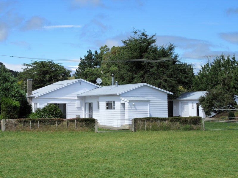 141 Te Awa Road, Pohangina, Feilding - Carousel 1