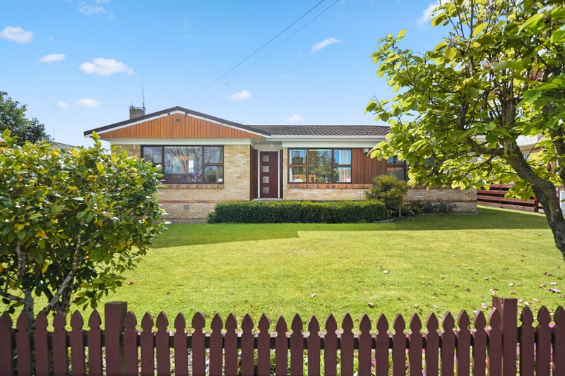 49 Fenwick Crescent, Hillcrest, Hamilton - Carousel 1