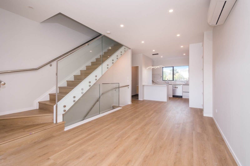 4/15 Thornton Road, Milford, Auckland - Carousel 2