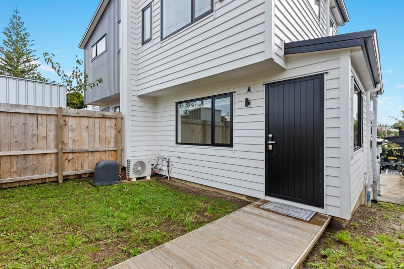 49A  Golf Road, New Lynn, Waitakere City, Auckland - Carousel 2