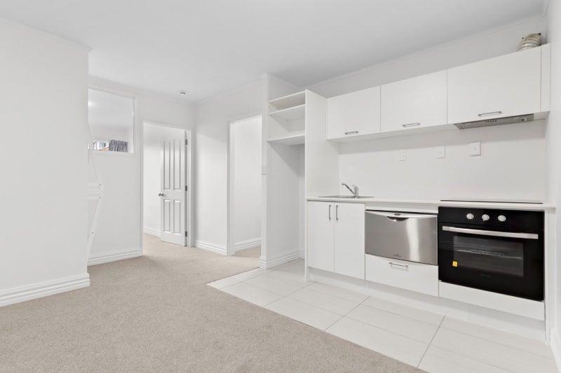 1R/94 Dominion Road, Mount Eden, Auckland - Carousel 1