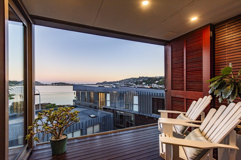 S404/326 Evans Bay Parade, Hataitai, Wellington - Carousel 2