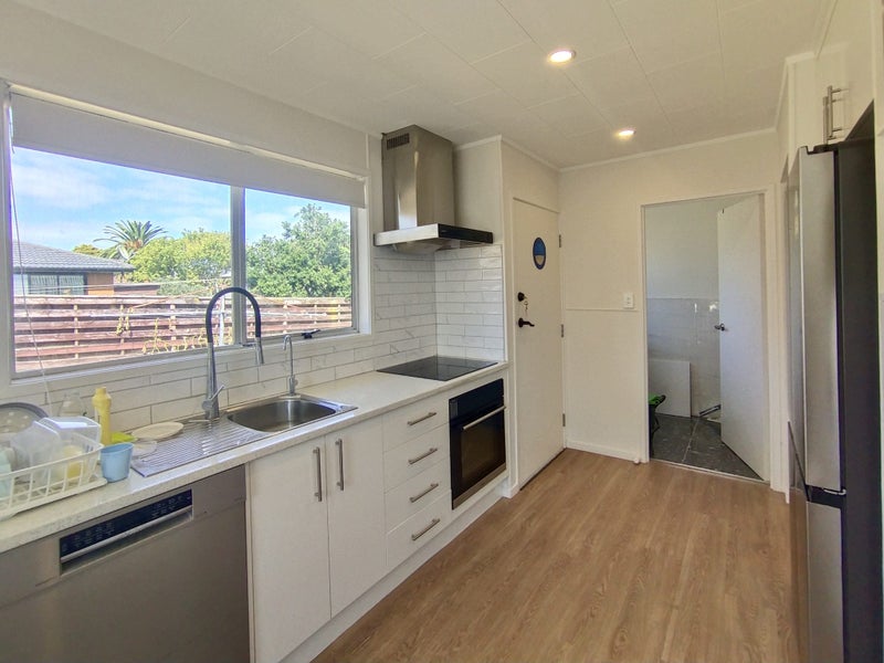 2/19 Charntay Avenue, Clover Park, Auckland - Carousel 2