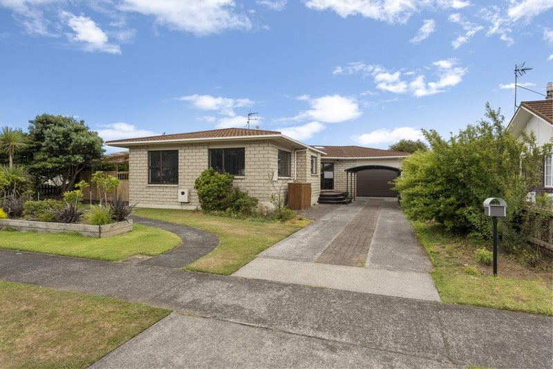 31 Tiverton Crescent, Whalers Gate, New Plymouth - Carousel 1