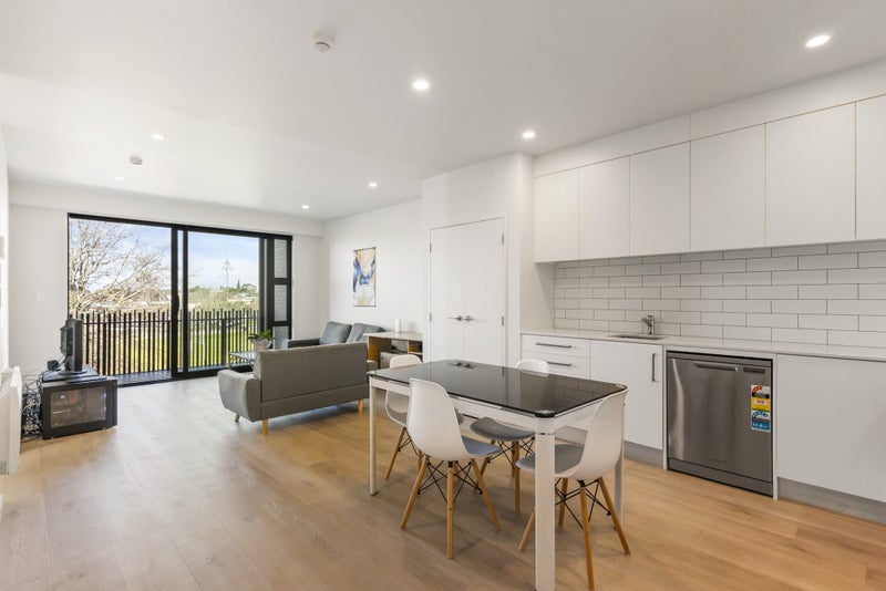 201/36A Greenslade Crescent, Northcote, Auckland - Carousel 1