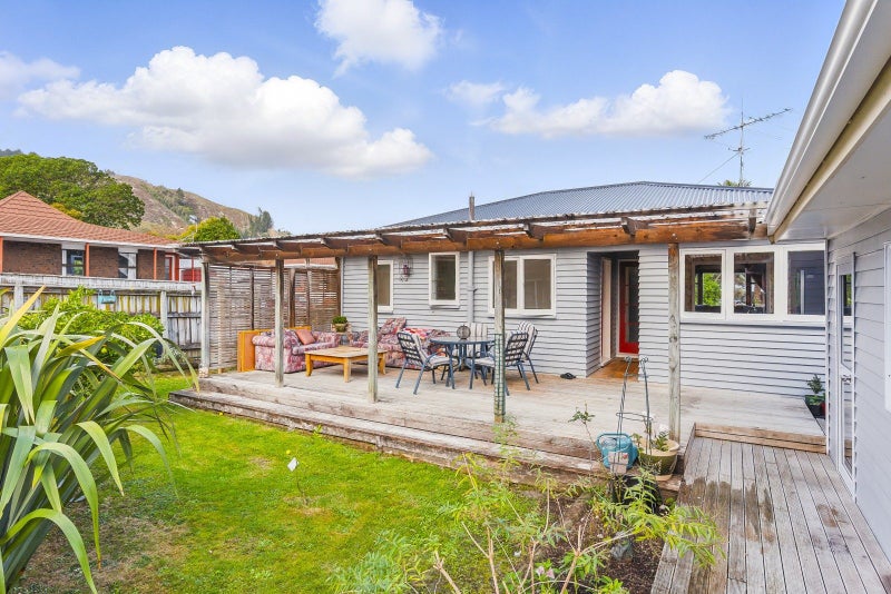31 Elizabeth Street, Waikanae - Carousel 1