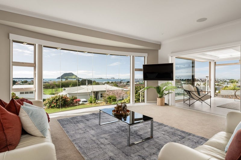 3 Seaview Road, Otumoetai, Tauranga - Carousel 2