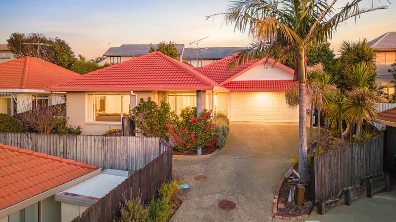 27 Gillett Place, Botany Downs, Auckland - Carousel 1