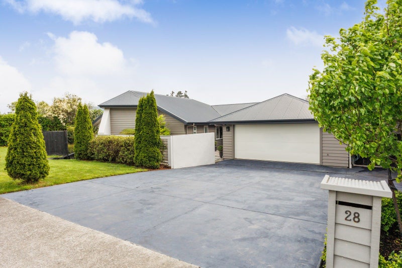 28 Cashmere Drive, Fitzherbert, Palmerston North - Carousel 1