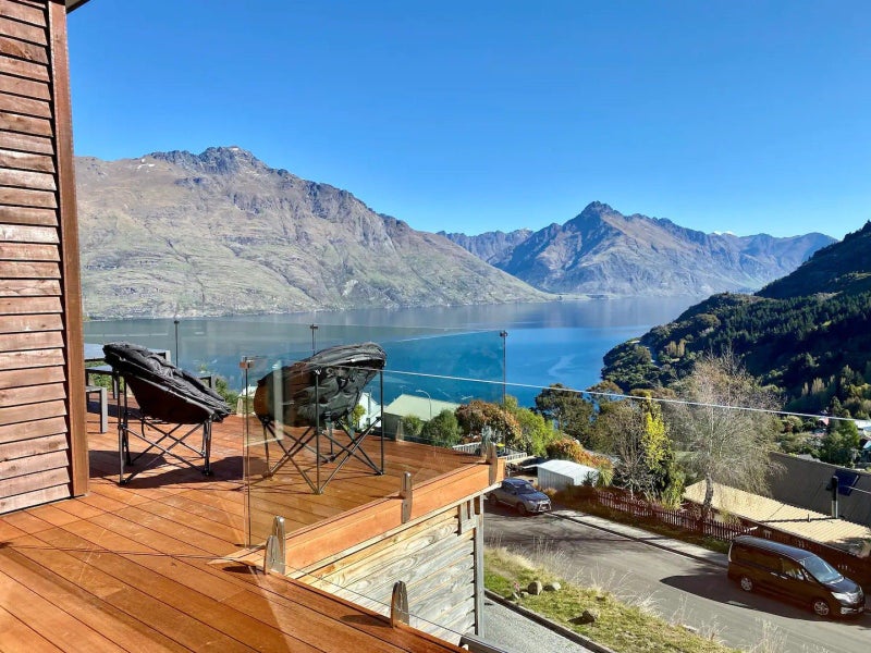 15A MACKINNON TCE, SUNSHINE BAY, QUEENSTOWN - Carousel 2