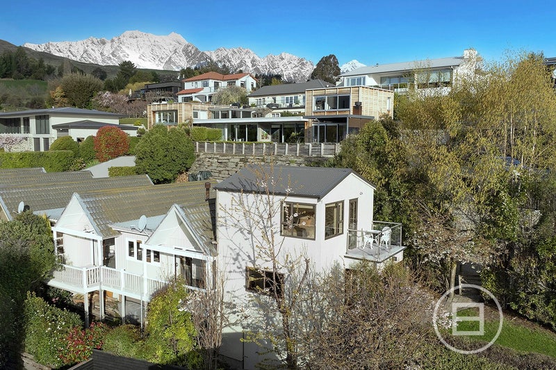 556D Peninsula Road, Kelvin Heights, Queenstown - Carousel 2