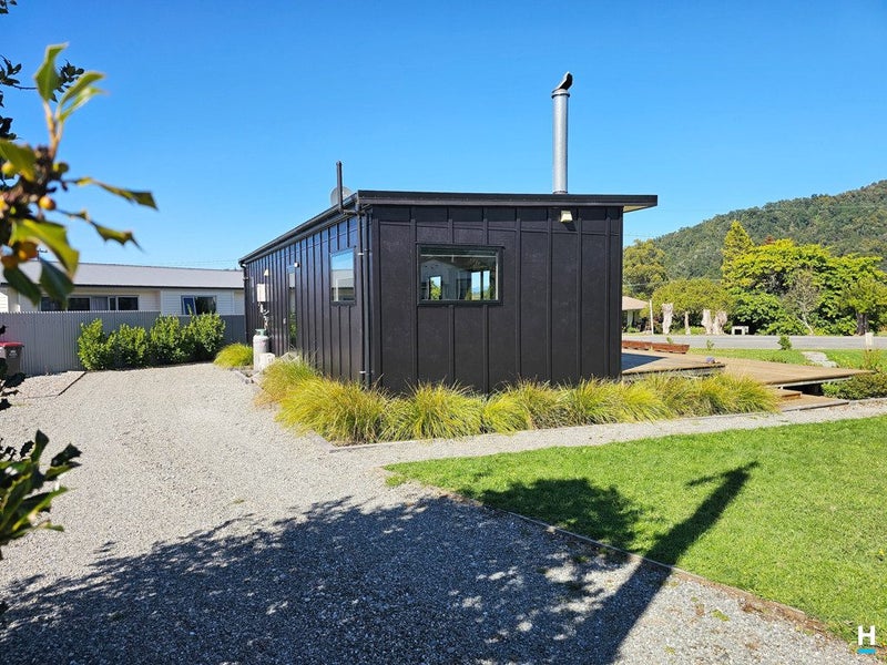 36 Hilton Street, BLACKBALL, Blackball - Carousel 21