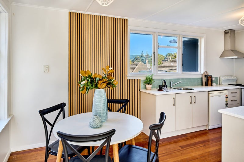 38A Victory Crescent, Tawa, Wellington - Carousel 2