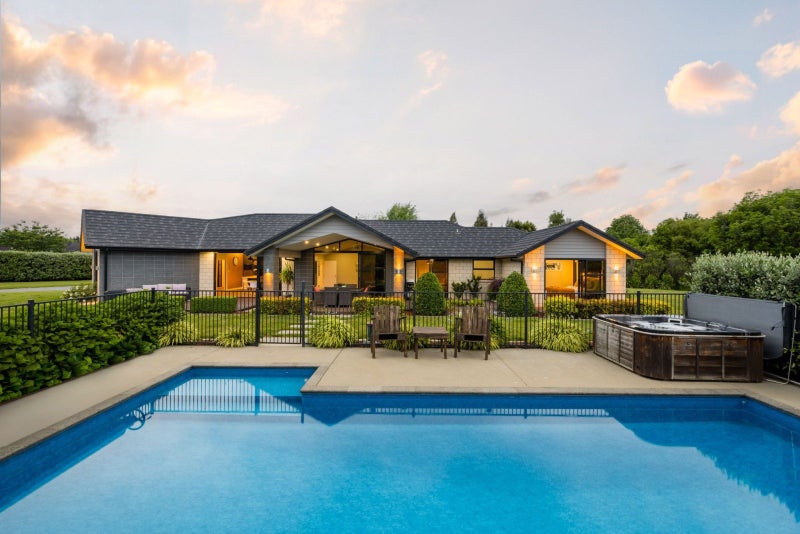 10 Flora Lane, Tamahere, Hamilton - Carousel 1
