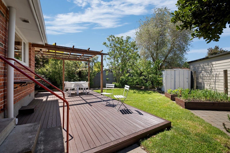 8 Merton Place, Bryndwr, Christchurch - Carousel 2