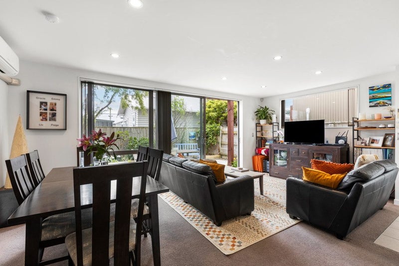 3/17 Argentine Avenue, Miramar, Wellington - Carousel 2