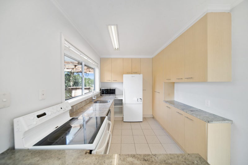 34 Cyclarama Crescent, Massey, Auckland - Carousel 2