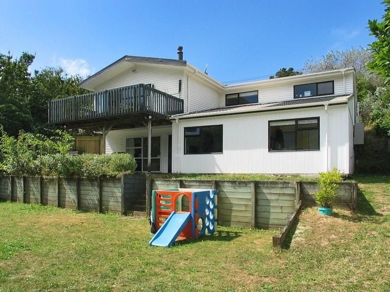 57 Handyside Street, Tawa, Wellington - Carousel 1