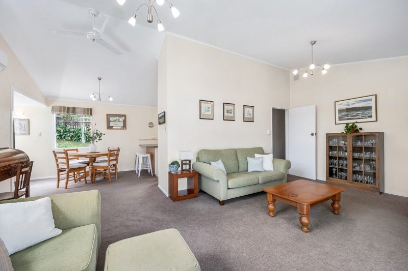 18 Florio Terrace, Tawa, Wellington - Carousel 2